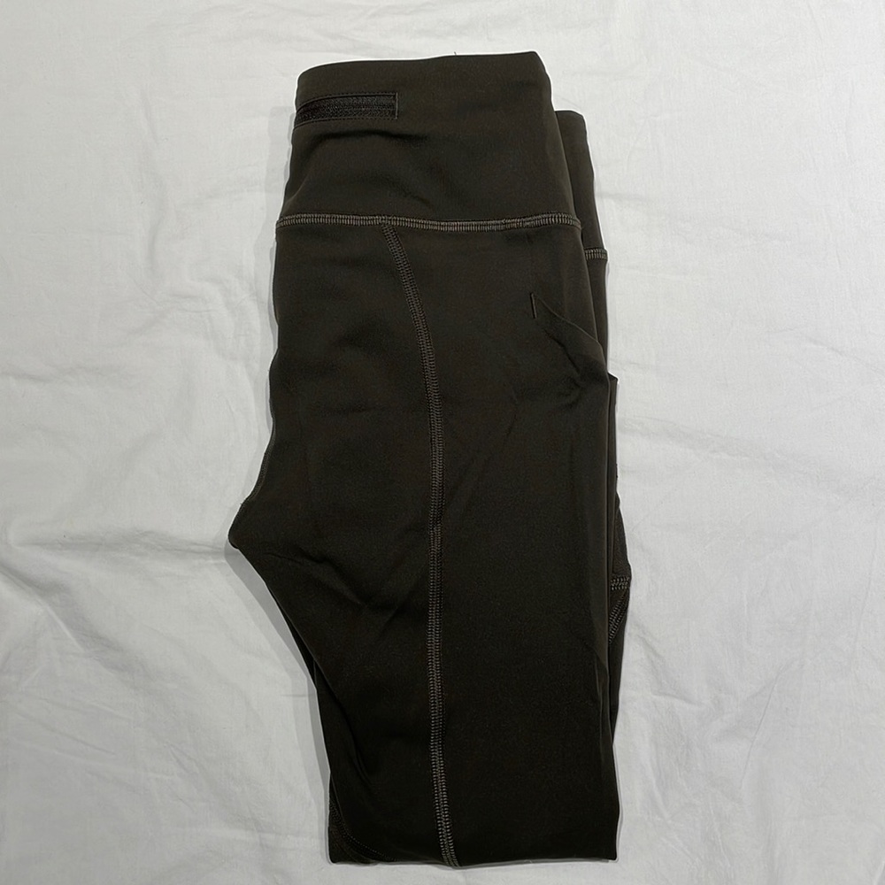 Lululemon cropped legging never worn discontinued color in this style